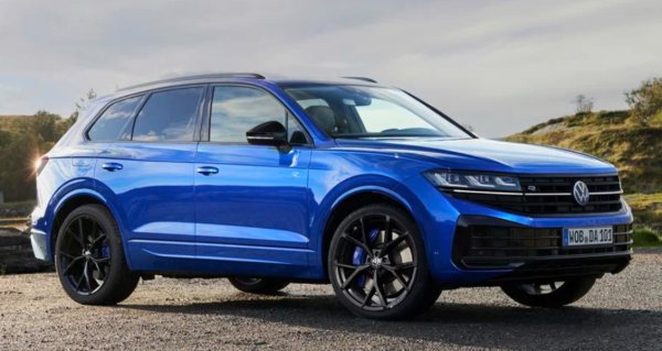 За Touareg R от 2021 г. Volkswagen пусна хибридна система, която комбинира 3,0-литров V6 бензинов двигател с турбокомпресор, който произвежда 335 конски сили плюс електрически мотор със 134 коня. Общата мощност удари 455 конски сили.

Touareg R беше достъпен само в Европа, като същите параметри на мотора прeдложи и Cayenne E-Hybrid. Актуализацията за 2024 г. на това Porsche C донесе увеличение до 512 конски сили, което позволи ускорение до стотака за 4,6 секунди.

